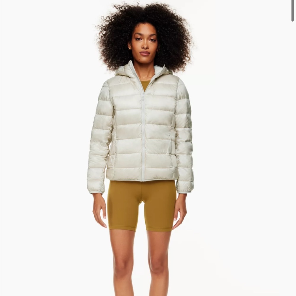 NWT Aritzia Little Fuzzy Puff SILVER size Medium Puffer Jacket